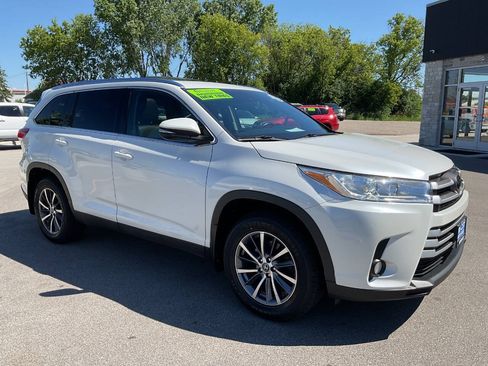 Used 2019 Toyota Highlander XLE AWD/4WD image 10