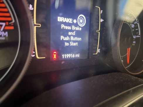 Used 2019 Jeep Cherokee Latitude Plus image 2