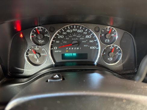 Used 2023 Chevrolet Express 3500 w/ Driver Convenience Package image 17