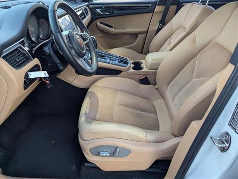 Used 2018 Porsche Macan image 16