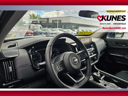 Used 2025 Nissan Pathfinder SV AWD/4WD image 12