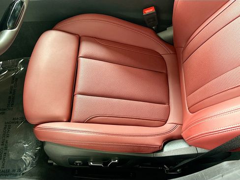 Certified 2025 BMW 330i Sedan RWD image 19
