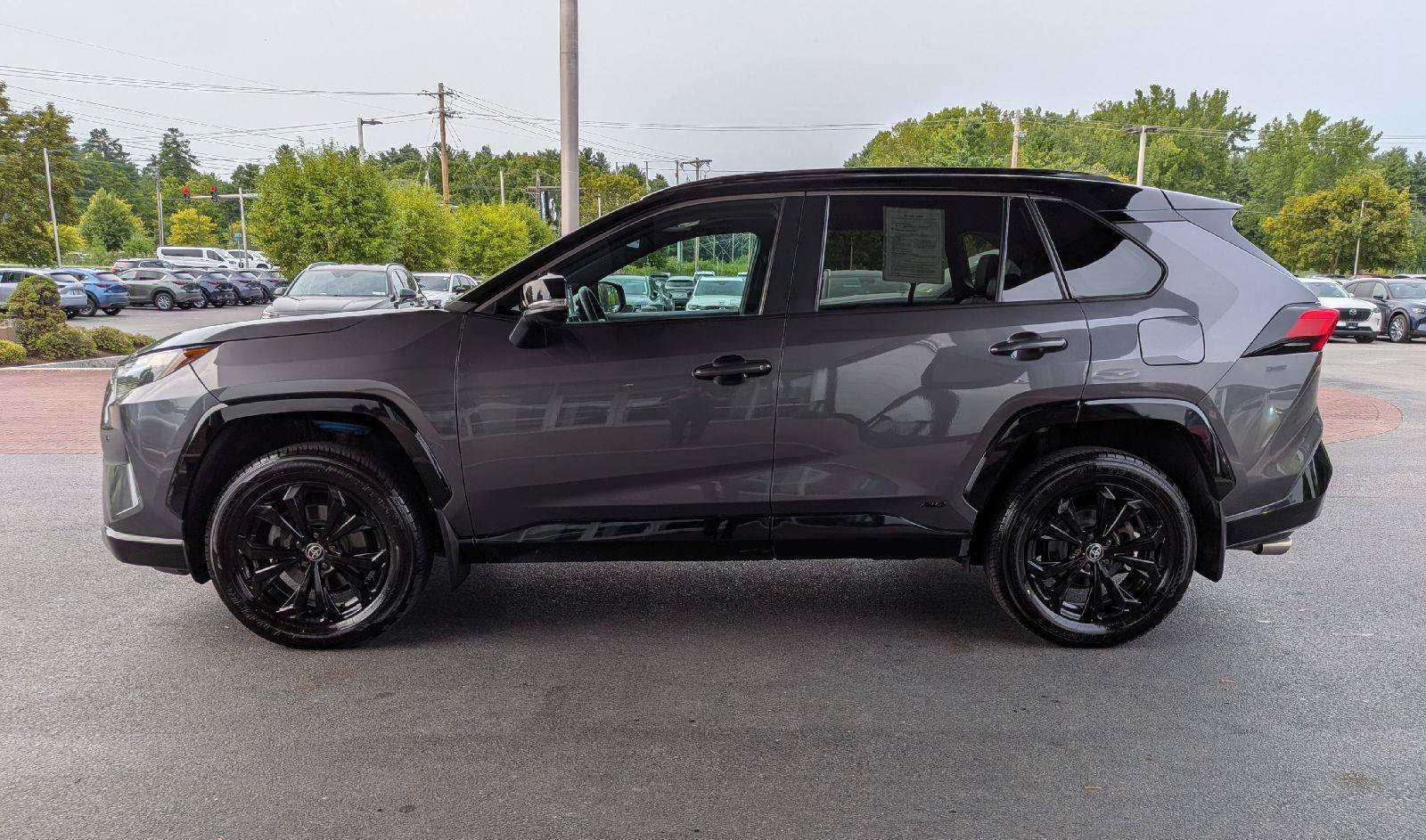 Used 2022 Toyota RAV4 XSE AWD/4WD image 5