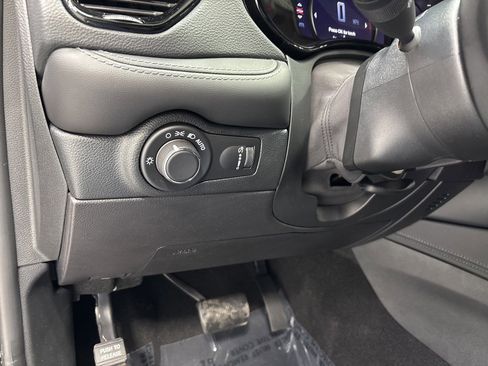 Used 2024 Dodge Durango SXT w/ 3rd Row Seating Group image 22