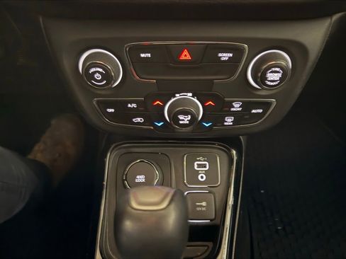 Used 2019 Jeep Compass Altitude image 14