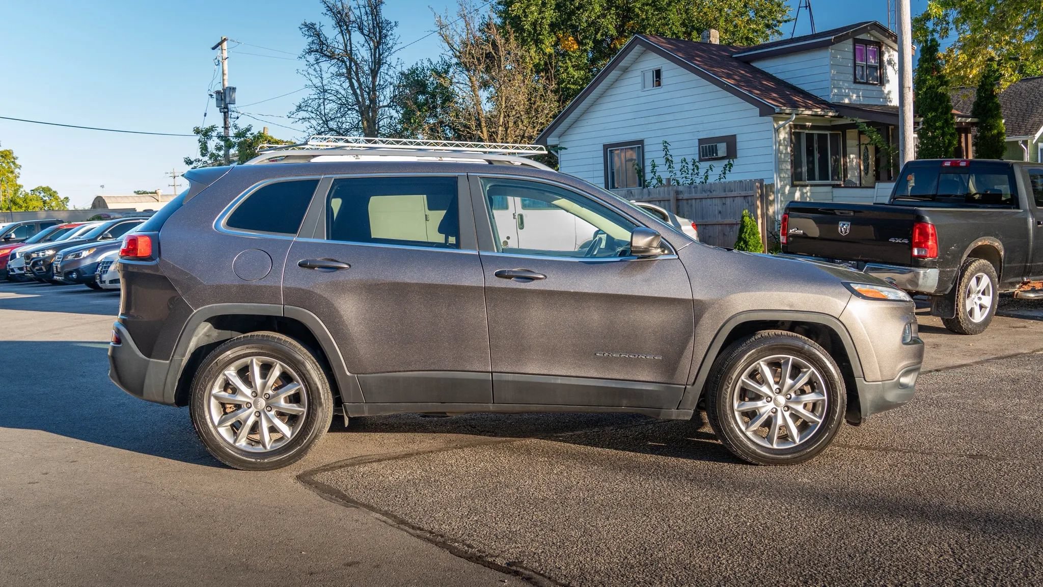 Used 2018 Jeep Cherokee Limited AWD/4WD image 5