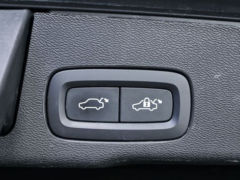 Certified 2023 Volvo XC60 B5 Ultimate AWD/4WD image 32