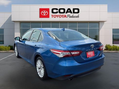 Used 2020 Toyota Camry XLE FWD image 3
