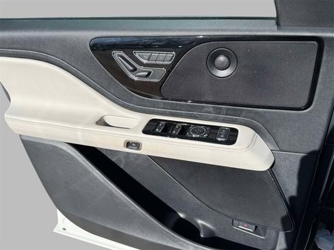 Used 2025 Lincoln Aviator Reserve image 22