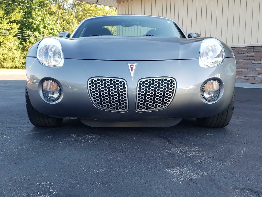 Used 2006 Pontiac Solstice Convertible w/ Premium Package RWD image 2