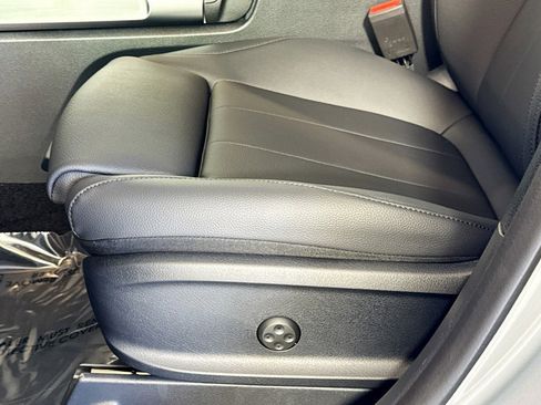 New 2026 Mercedes-Benz GLB 250 4MATIC image 17