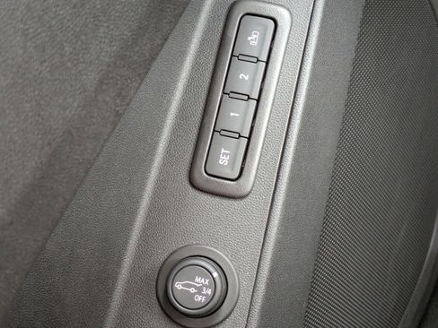 Used 2019 Chevrolet Equinox Premier FWD image 20