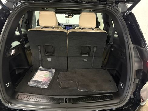 Used 2025 Jeep Grand Cherokee L Limited w/ Luxury Tech Group II AWD/4WD image 9