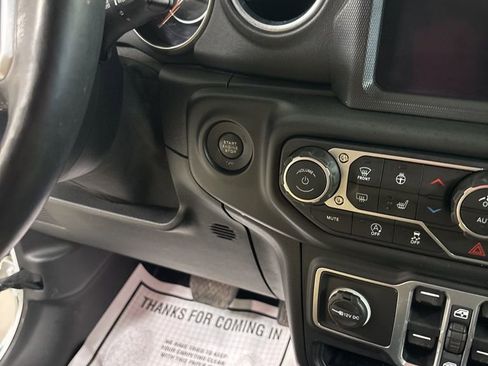 Used 2018 Jeep Wrangler Unlimited Sahara image 15