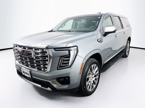 Certified 2025 GMC Yukon XL Denali AWD/4WD image 3