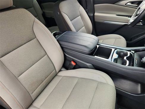 Certified 2025 Chevrolet Traverse LT image 9