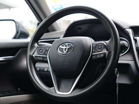 Used 2021 Toyota Camry LE image 18