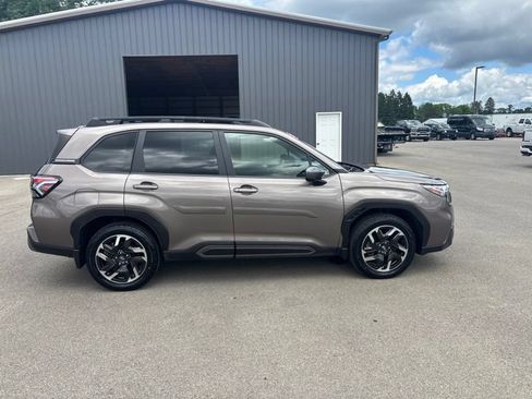 Used 2025 Subaru Forester Limited AWD/4WD image 2