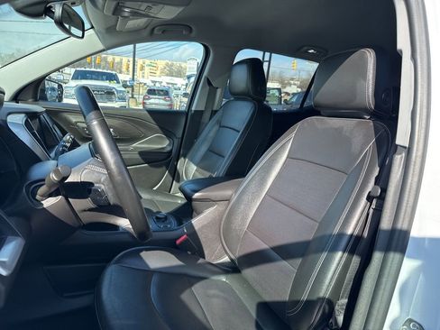 Used 2024 GMC Terrain SLT image 16