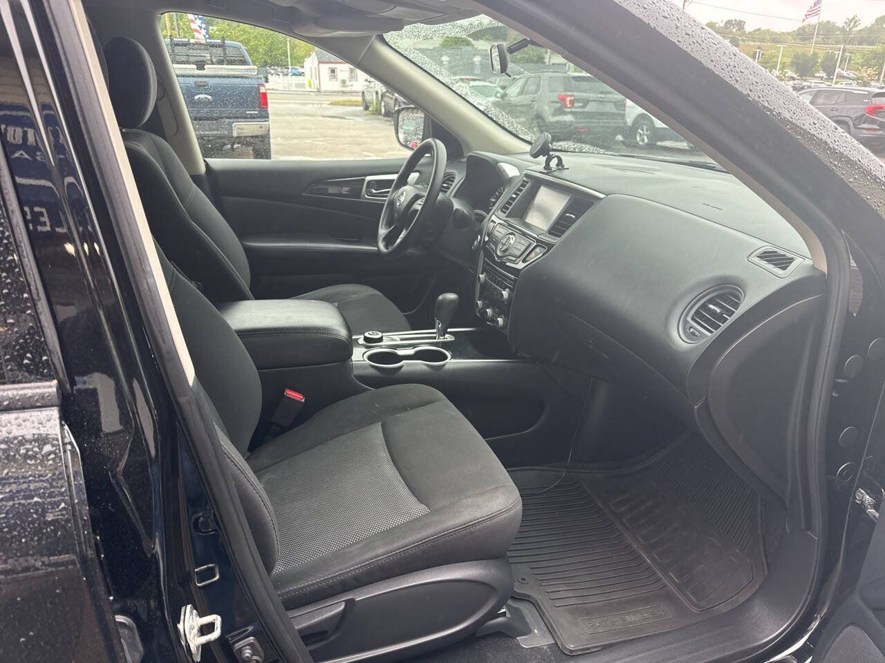 Used 2019 Nissan Pathfinder S AWD/4WD image 10