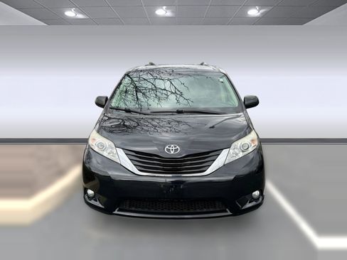 Used 2016 Toyota Sienna XLE image 4