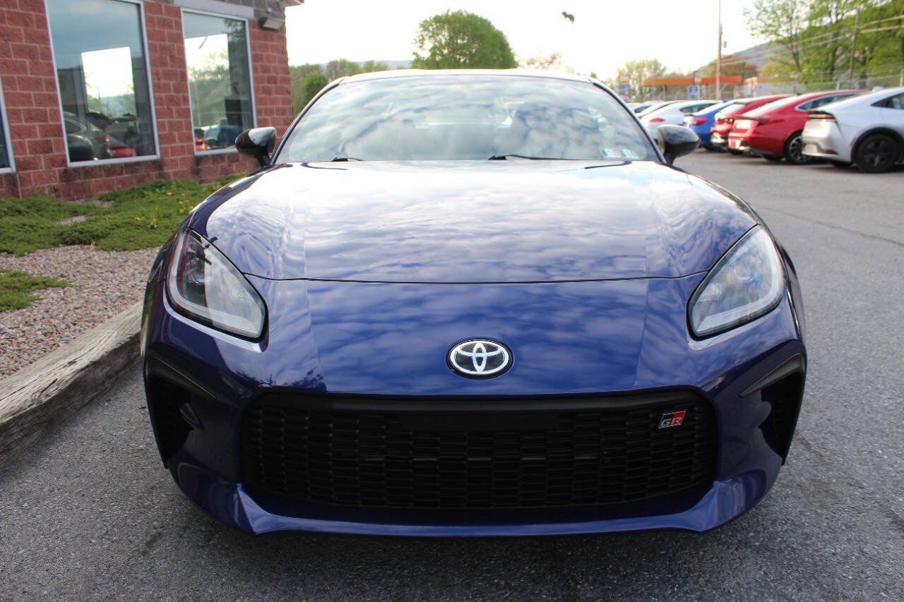 Used 2023 Toyota GR86 RWD image 4