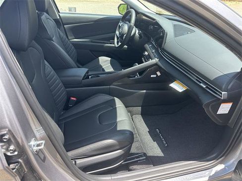 New 2025 Hyundai Elantra Limited image 13