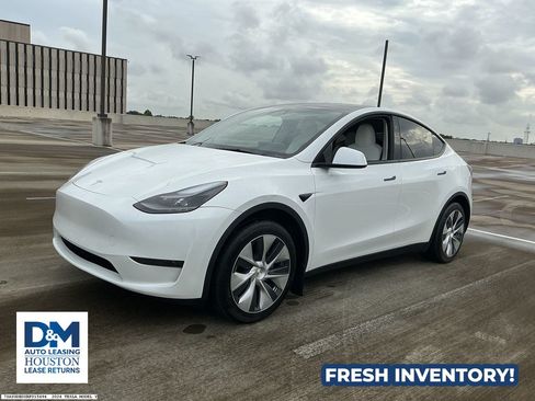 Used 2024 Tesla Model Y Long Range RWD image 2