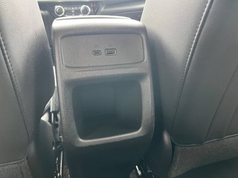 Used 2025 Chevrolet Trax LT w/ LT Convenience Package FWD image 22