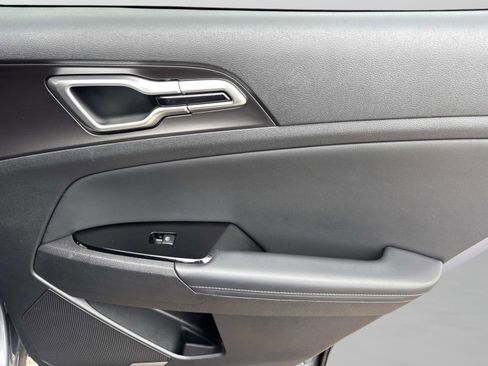 Used 2023 Kia Sportage EX image 19