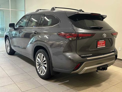 Certified 2025 Toyota Highlander Platinum image 4