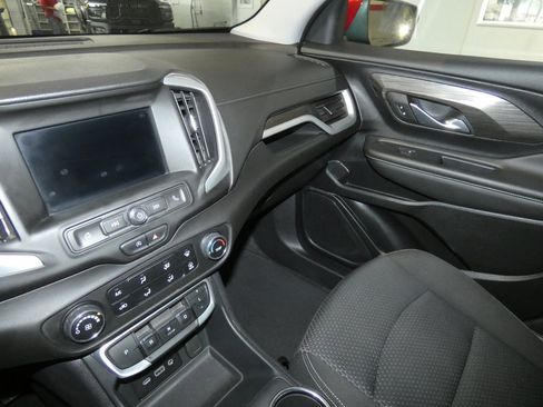 Used 2024 GMC Terrain SLE image 11