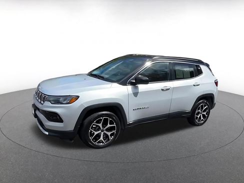 Used 2025 Jeep Compass Limited image 8