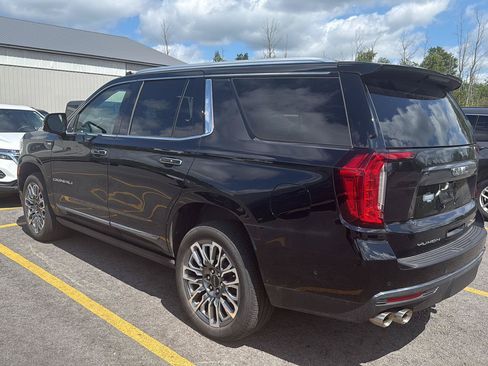 Used 2023 GMC Yukon Denali Ultimate AWD/4WD image 6