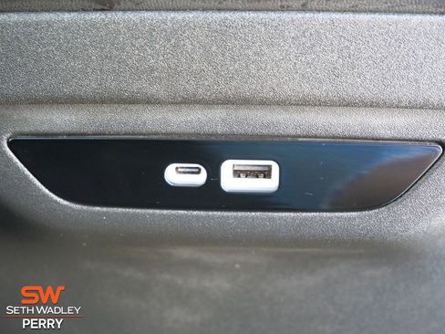 Used 2024 Chrysler Pacifica Touring-L image 18