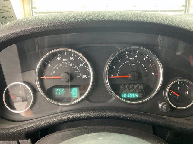 Used 2014 Jeep Wrangler Unlimited Sahara w/ Dual Top Group AWD/4WD image 8