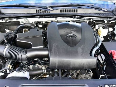 Used 2018 Toyota Tacoma TRD Sport image 28