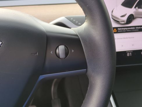 Used 2021 Tesla Model Y Long Range image 19