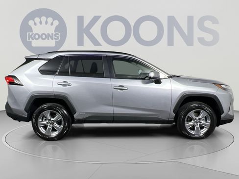 Used 2025 Toyota RAV4 XLE AWD/4WD image 8
