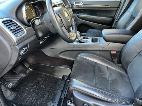 Used 2018 Jeep Grand Cherokee Altitude image 14