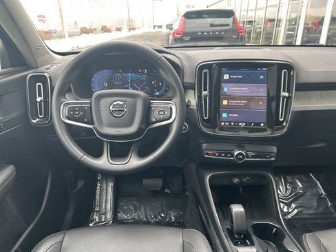 Certified 2025 Volvo XC40 B5 Core AWD/4WD image 18