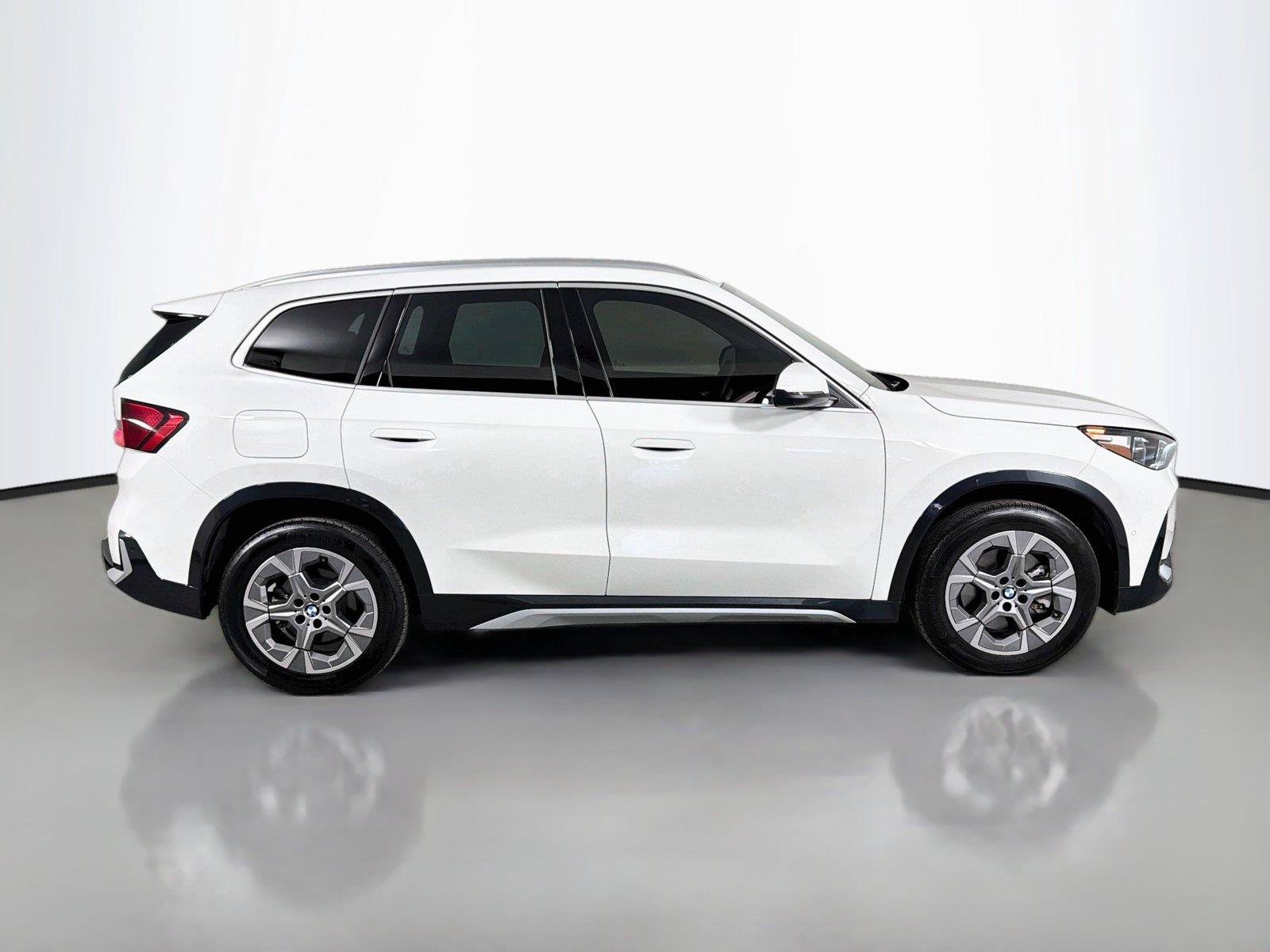 Used 2026 BMW X1 xDrive28i w/ Technology Package AWD/4WD image 4