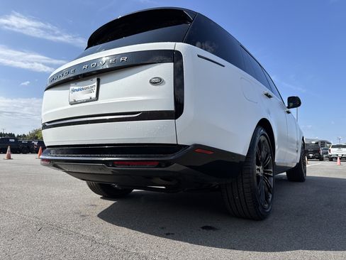 Used 2022 Land Rover Range Rover SE image 10