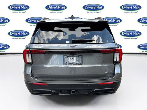Used 2025 Ford Explorer ST-Line w/ ST-Line Street Pack AWD/4WD image 6