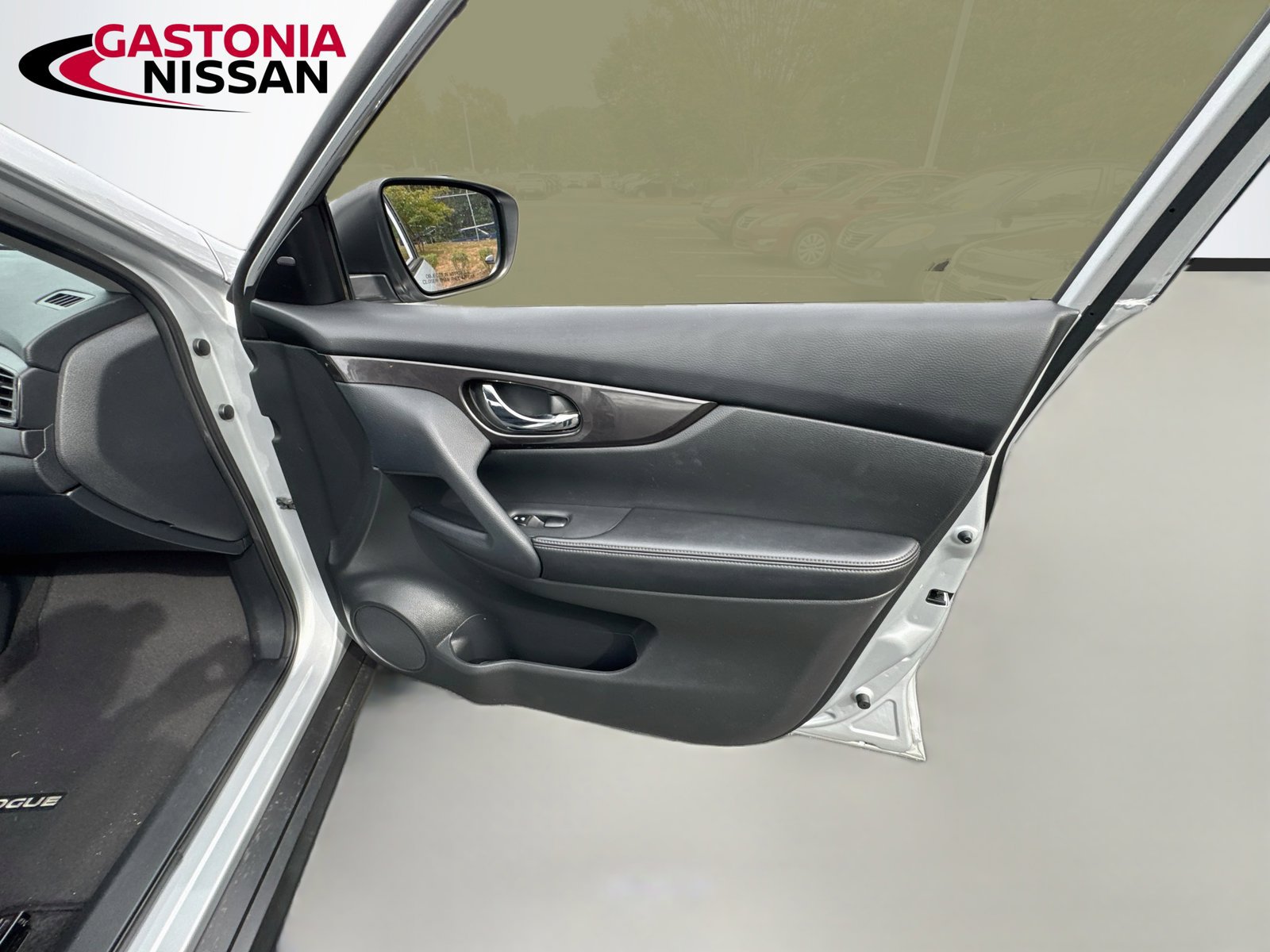 Used 2019 Nissan Rogue S w/ Special Edition Package FWD image 37
