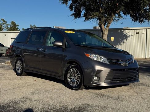 Used 2020 Toyota Sienna XLE Premium image 9