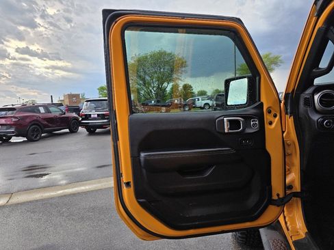 Used 2018 Jeep Wrangler Unlimited Rubicon w/ Uconnect 4C Nav & Sound Group AWD/4WD image 2