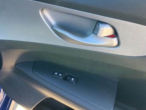 Used 2023 Kia Forte LXS image 43