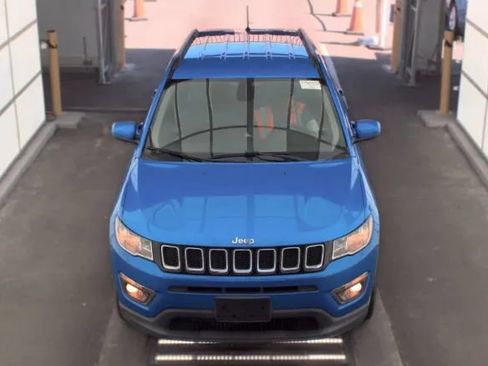 Used 2017 Jeep Compass Latitude FWD image 3