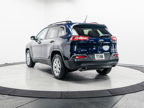 Used 2016 Jeep Cherokee Sport image 7